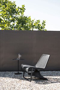 magazine chic gardens tuinen highback chairs stoel zitcomfort hangstoel zitmeubel outdoor tuinmeubels tuinmeubilair eenspersoonszetel knus comfort comfortabel schommelstoel outdoor living outdoor design tuinen tuindecoratie inspiratie ideeën