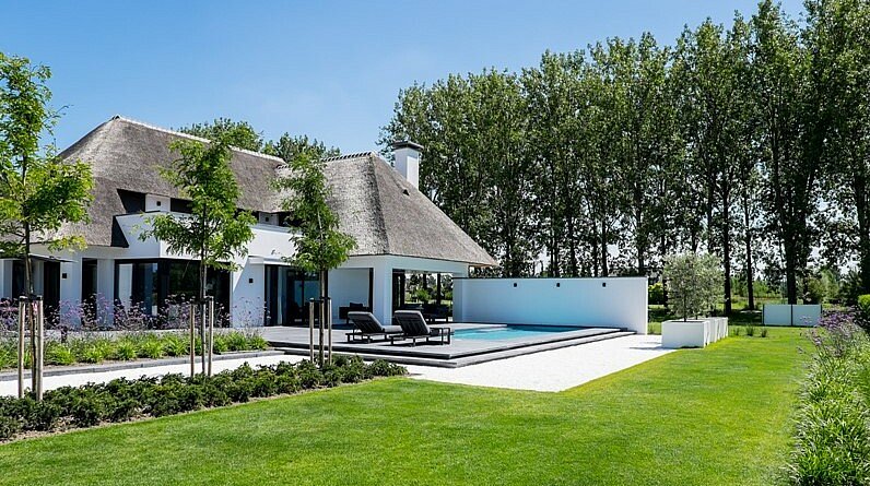 Tuin in Nederland door tuinaannemer Eric Bijl magazine chic gardens magazine voor outdoor living en design stijlvolle tuinen exclusieve tuinen luxe villatuin stadstuin landelijke tuin inspiratie ideeën tuininrichting tuinaannemer tuinaanleg tuinarchitectuur tuinmeubelen zwembad