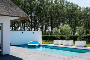 Tuin in Nederland door tuinaannemer Eric Bijl magazine chic gardens magazine voor outdoor living en design stijlvolle tuinen exclusieve tuinen luxe villatuin stadstuin landelijke tuin inspiratie ideeën tuininrichting tuinaannemer tuinaanleg tuinarchitectuur tuinmeubelen zwembad