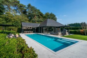 magazine chic gardens zwembaden exclusieve tuinen inspiratie zwemvijvers wellness idee tuinidee zwembadbouwers wedstrijd Belgische sector winnaars