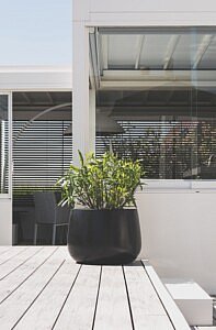 chic gardens magazine outdoor living outdoor design dakterras lifestyle tuinarchitectuur zicht op zee Belgische kust project Transformatie van een bestaand dak - project door Atelier Artisjok inspiratie luxe exclusieve tuinen terras buitenleven info tips stijlvol wonen tijdschrift lezen boekenshop tuinboeken