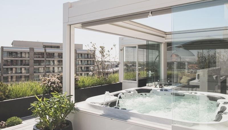 chic gardens magazine outdoor living outdoor design dakterras lifestyle tuinarchitectuur zicht op zee Belgische kust project Transformatie van een bestaand dak - project door Atelier Artisjok inspiratie luxe exclusieve tuinen terras buitenleven info tips stijlvol wonen tijdschrift lezen boekenshop tuinboeken
