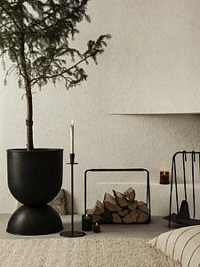 chic gardens magazine outdoor living outdoor design trends exclusieve tuinen villatuinen tuinaanleg tuinarchitectuur tuininspiratie stijlvolle tuin buitenleven wonen terras winter barbecue winterterras gezellig verlichting haardvuur vuurkorf vuurschaal dekentjes plaids design merken spullen weber barbecue hout opbergen brandhout tips info