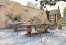 Chic Gardens is hét Belgische magazine voor outdoor living & design. Bestrating (of verharding) is onmisbaar in uw tuin. Ontdek hier een aantal stijlvolle ideeën voor uw terras, oprit, wandelpaden...