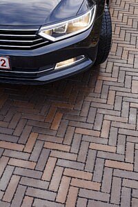 Chic Gardens is hét Belgische magazine voor outdoor living & design. Bestrating (of verharding) is onmisbaar in uw tuin. Ontdek hier een aantal stijlvolle ideeën voor uw terras, oprit, wandelpaden...