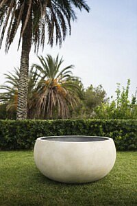 Chic Gardens, magazine voor outdoor living en outdoor design. Ontdek 7 bijzondere plantenpotten en plantenbakken voor jouw tuin en terras.