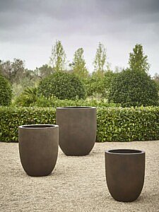 Chic Gardens, magazine voor outdoor living en outdoor design. Ontdek 7 bijzondere plantenpotten en plantenbakken voor jouw tuin en terras.