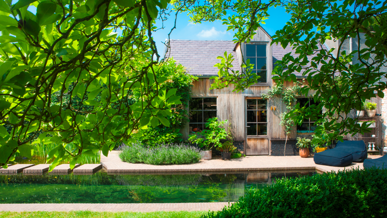 Ontdek de meest inspirerende zwemvijverprojecten van Cools tuinaanleg in Chic Gardens.