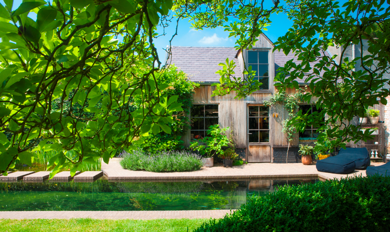Ontdek de meest inspirerende zwemvijverprojecten van Cools tuinaanleg in Chic Gardens.