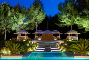 Chic Gardens magazine: Ontdek dit project met prachtige buitenverlichting van In-lite.