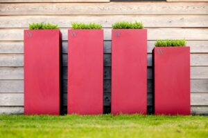 Chic Gardens, magazine voor outdoor living en outdoor design. Ontdek 7 bijzondere plantenpotten en plantenbakken voor jouw tuin en terras.