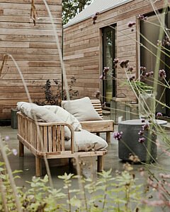 Chic Gardens, magazine voor outdoor living en design: natuurlijke kleuren zijn hip op het terras. Kies voor materialen in teak, rotan, bamboe... Wij geven tips!