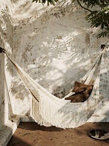 Chic Gardens, magazine voor outdoor living en design: natuurlijke kleuren zijn hip op het terras. Kies voor materialen in teak, rotan, bamboe... Wij geven tips!