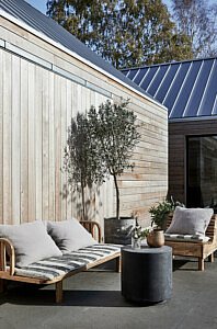 Chic Gardens, magazine voor outdoor living en design: natuurlijke kleuren zijn hip op het terras. Kies voor materialen in teak, rotan, bamboe... Wij geven tips!