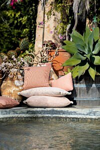 Chic Gardens: Beleef de perfecte zomer in de tuin met deze must-haves voor aan het zwembad.