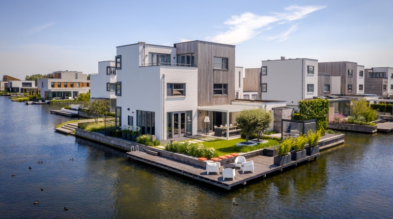 Luxueuze eilandtuin door BMT Tuinontwerp. Nu in Chic Gardens the Dutch Edition 2021.