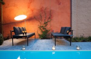 Chic Gardens: Beleef de perfecte zomer in de tuin met deze must-haves voor aan het zwembad.