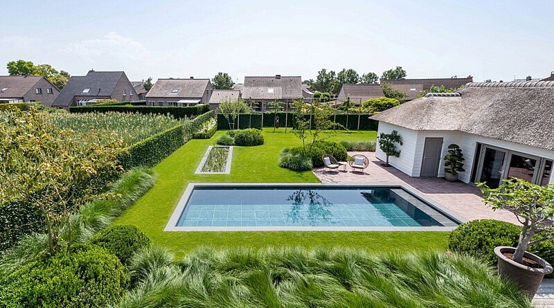 Het nieuwe ZwembadenPlus-magazine is er! Een must-have om van je jouw tuin een vakantieparadijs te maken. Nu verkrijgbaar in de Chic Gardens Bookshop.