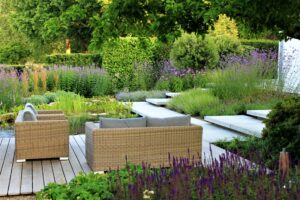 Chic Gardens magazine voor outdoor living en design: Een one-of-a-kind tuin door Hoveniersbedrijf Guy Wolfs