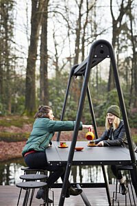 Chic Gardens magazine voor outdoor living en design: nieuw flexibel meubilair van Extremis: Maak kennis met AMAi.