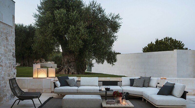 Chic Gardens magazine: Dit zijn de must-haves om je terras klaar te maken voor de nazomer. Kussens, plaids, vuurkorven, de juiste verlichting, meubels, ...