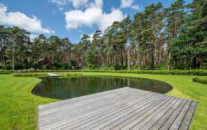 Chic Gardens magazine voor outdoor living en design: Laat je inspireren door deze tuinontwerpen van tuinaanlegger Kristof Joos uit Bonheiden.