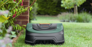 Chic Gardens magazine voor outdoor living en design. Onderhoud je tuin met een robotmaaier. Wij geven je een overzicht van de nieuwste modellen van Bosch, Husqvarna, Gardena, Stiga, Stihl, Robomow, Honda.