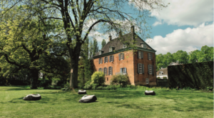 Chic Gardens magazine voor outdoor living en design. Onderhoud je tuin met een robotmaaier. Wij geven je een overzicht van de nieuwste modellen van Bosch, Husqvarna, Gardena, Stiga, Stihl, Robomow, Honda.