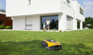 Chic Gardens magazine voor outdoor living en design. Onderhoud je tuin met een robotmaaier. Wij geven je een overzicht van de nieuwste modellen van Bosch, Husqvarna, Gardena, Stiga, Stihl, Robomow, Honda.