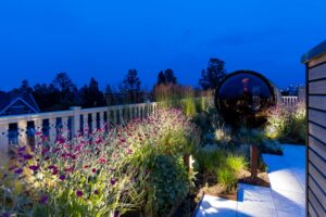 Chic Gardens Magazine: Daktuin in Amsterdam met buitenverlichting van in-lite design