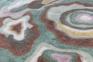 Ontdek de hoogstaande designtapijten van Limited Edition op de website van Chic Gardens.