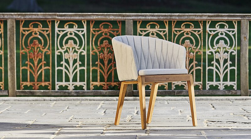 Chic Gardens magazine voor outdoor living en design: Royal Botania, Ethnicraft en Extremis presenteren hun laatste interieurnieuws op de expo Please Have a Seat in Kortrijk.