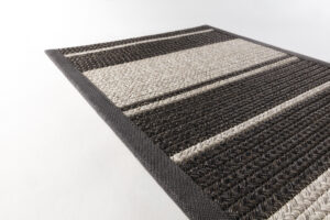 Ontdek de hoogstaande designtapijten van Limited Edition op de website van Chic Gardens.