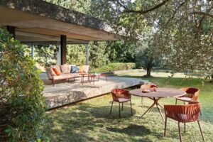 De nieuwe Chic Gardens najaar 2021 is er! Boordevol inspiratie voor je droomtuin. Met prachtige fotografie van exclusieve en unieke tuinen en buitenruimtes. En de laatste trends in buitenmeubels.