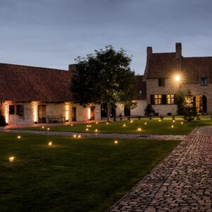 De nieuwe Chic Gardens najaar 2021 is er! Boordevol inspiratie voor je droomtuin. Met prachtige fotografie van exclusieve en unieke tuinen en buitenruimtes. En de laatste trends in buitenmeubels.