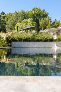 De nieuwe Chic Gardens najaar 2021 is er! Boordevol inspiratie voor je droomtuin. Met prachtige fotografie van exclusieve en unieke tuinen en buitenruimtes. En de laatste trends in buitenmeubels.