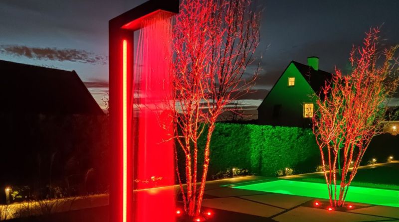 Chic Gardens magazine voor outdoor living en design: Akwalux levert maatwerk voor de tuin: buitendouches en water