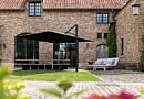 Chic Gardens magazine voor outdoor living en design: Romantische landschapstuin bij gerenoveerde vierkanthoeve door landschaps- en tuinarchitect Stijn Cornilly.