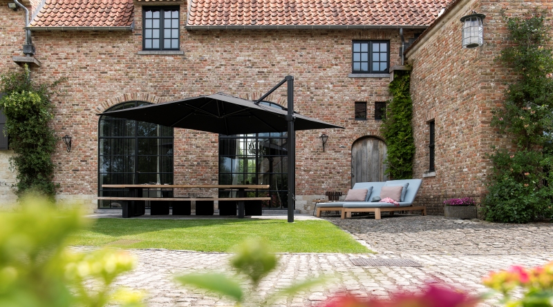 Chic Gardens magazine voor outdoor living en design: Romantische landschapstuin bij gerenoveerde vierkanthoeve door landschaps- en tuinarchitect Stijn Cornilly.