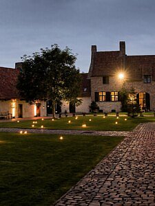 Chic Gardens magazine voor outdoor living en design: Romantische landschapstuin bij gerenoveerde vierkanthoeve door landschaps- en tuinarchitect Stijn Cornilly.