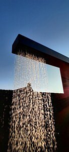 Chic Gardens magazine voor outdoor living en design: Akwalux levert maatwerk voor de tuin: buitendouches en waterzuilen
