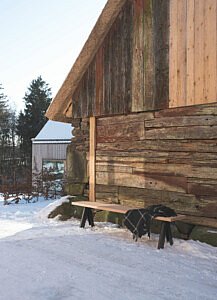 De essentials voor een winterse terrasinrichting: tuinverlichting, knusse sofa's, terrasverwarming en meer.