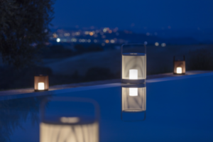 De essentials voor een winterse terrasinrichting: tuinverlichting, knusse sofa's, terrasverwarming en meer.