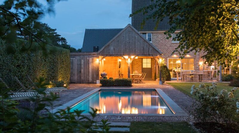 Dat deze tuin door Tuinwerken Wim Beliën brons behaalde en ook nog eens bekroond werd met de publieksprijs, verwondert ons niet. Je hebt de doorleefde natuurlijke look en de bijzondere originele accenten, maar bovenal staat genieten centraal.