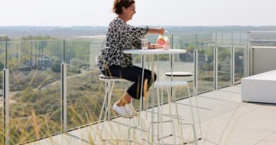 Nieuw minimalistisch buitenmeubilair: Tiki van het Belgische designmerk Extremis. Meer inspiratie in Chic Gardens Magazine.