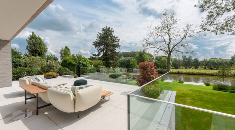 Tuininspiratie: Golvend tuinlandschap aan het water