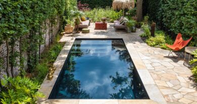 Exotische tuin met zwembad door Gingko Gardens.