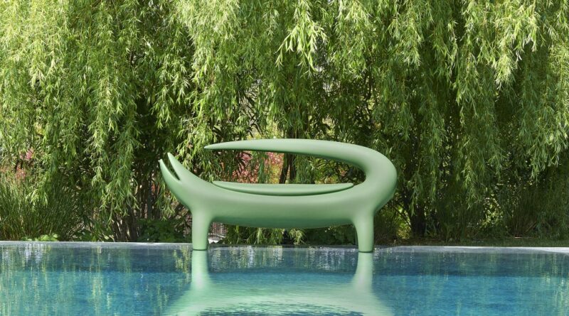 Buitenmeubilair: KROKO bank, nieuw van Slide, door Italiaans designer Marcantonio.