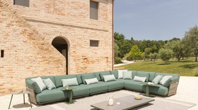 Fraaie buitenmeubels en outdoor accessoires voor je lenteterras: Fast Solaris hoeksofa en salontafel