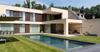 Een zwembad kies je niet elke dag. Het is een investering in levenskwaliteit, comfort en stijl. Bij LPW Pools weten ze dat als geen ander. Hun zwembaden onderscheiden zich door hun naadloze afwerking: elk bad wordt vervaardigd uit één stuk, een zogenaamd monoblok zwembad. Geen voegen of naden, enkel een glad, esthetisch oppervlak dat niet alleen mooi oogt, maar ook uitzonderlijk makkelijk te onderhouden is.